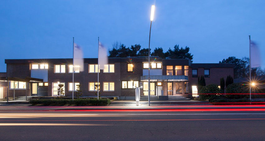 MB-GmbH_Frontansicht-Abend_kl